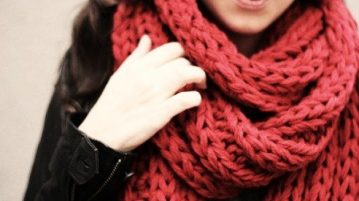 quàng khăn mùa đông để tránh bệnh tai mũi họng